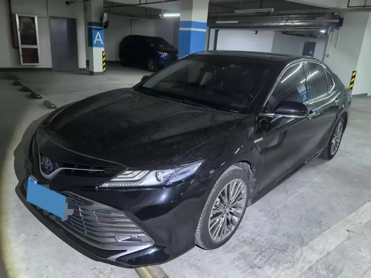 2019 Toyota Camry 2.5L 178HP L4 E-CVT Hybrid