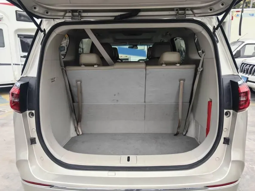 2022 Buick GL8 2.0T 237HP L4 9AT,autocango,china used car exporter,china ev exporter,chinese used car exporter,chinese used ev exporter