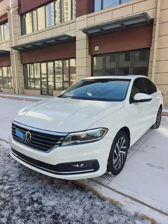 2022 Volkswagen Sagitar 1.2T 116HP L4 7DCT