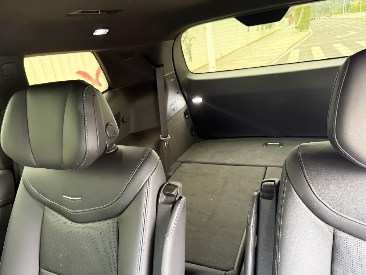 2025 Cadillac XT6 2.0T 237HP L4 9AT,autocango,china used car exporter,china ev exporter,chinese used car exporter,chinese used ev exporter