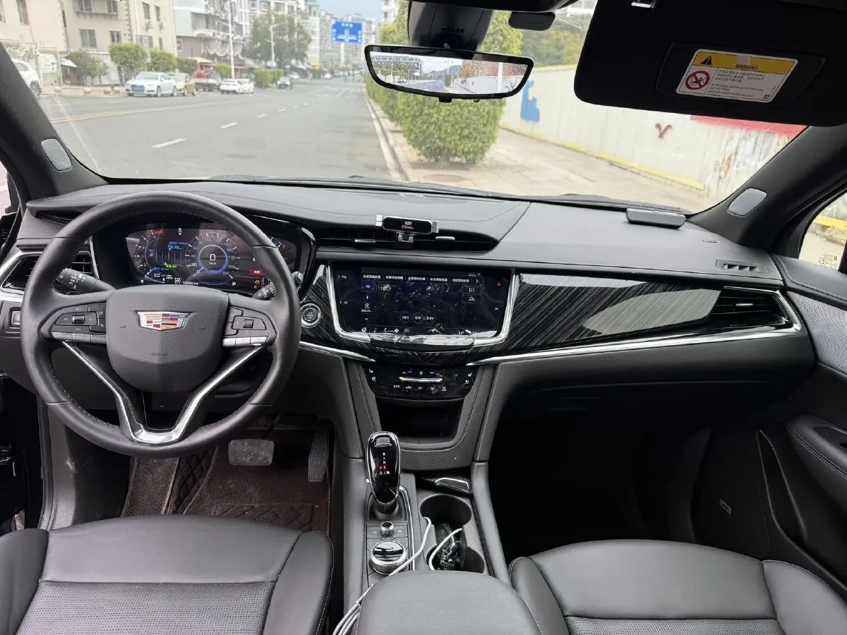 2025 Cadillac XT6 2.0T 237HP L4 9AT,autocango,china used car exporter,china ev exporter,chinese used car exporter,chinese used ev exporter