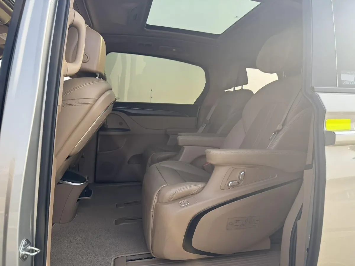 2021 Buick GL8 2.0T 237HP L4 9AT,autocango,china used car exporter,china ev exporter,chinese used car exporter,chinese used ev exporter