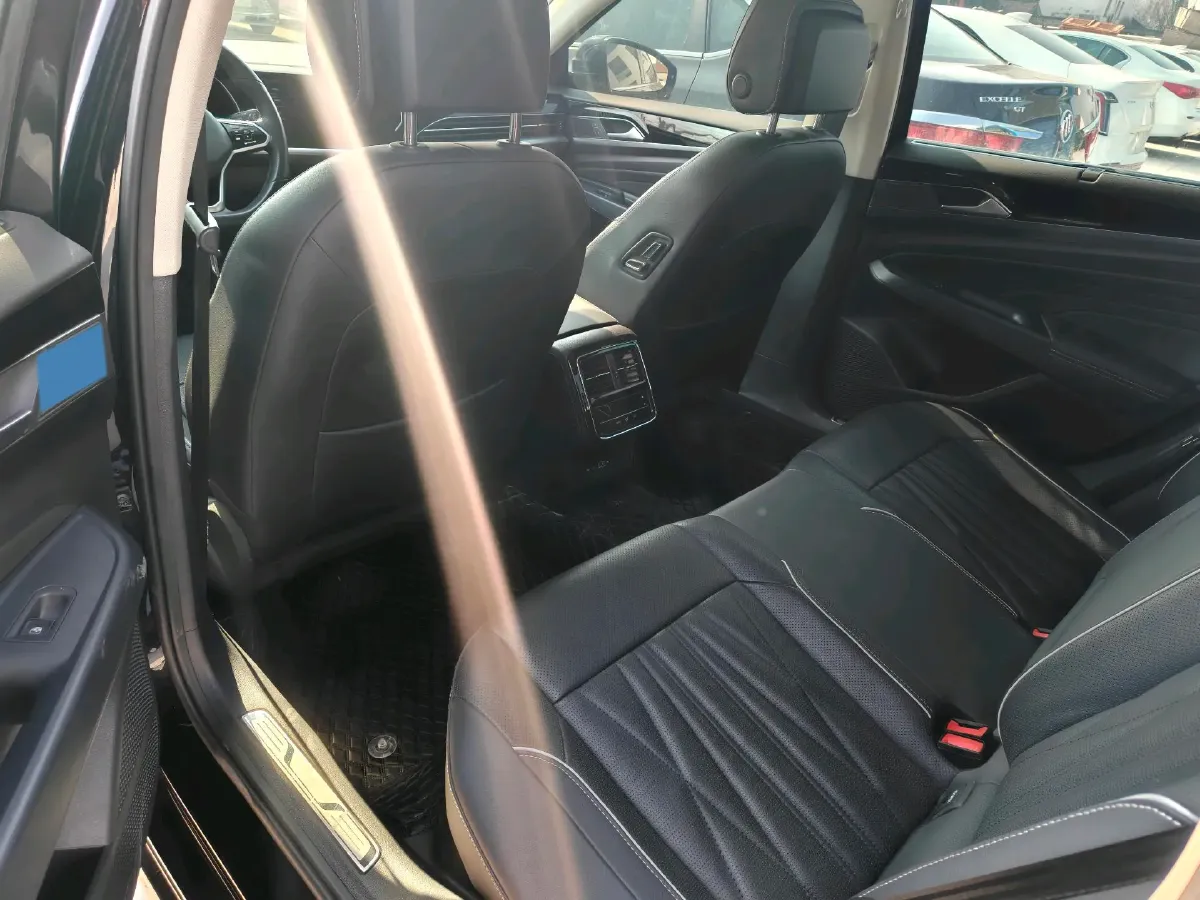 2023 Volkswagen Passat 2.0T 186HP L4 7DCT,autocango,china used car exporter,china ev exporter,chinese used car exporter,chinese used ev exporter