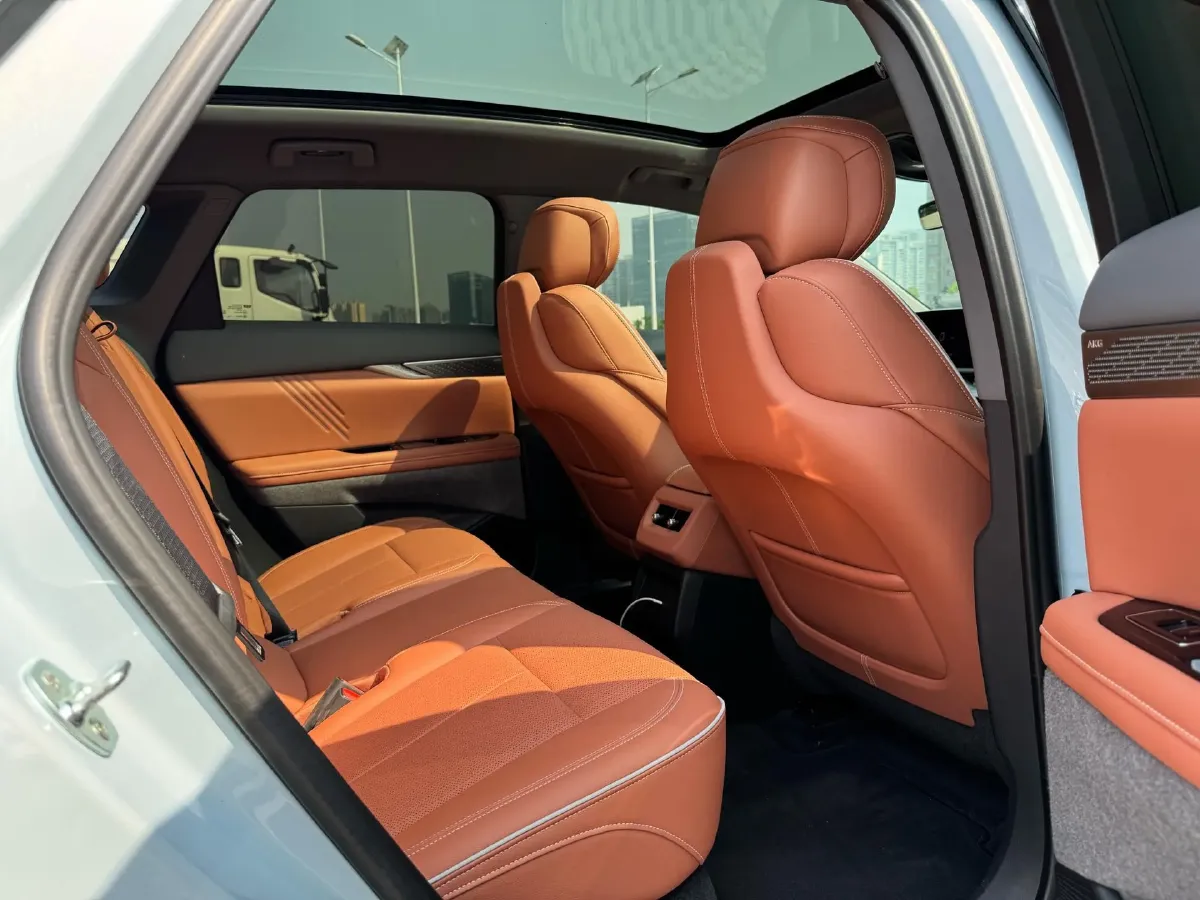 2024 Cadillac OPTIQ BEV 79.7KWH,autocango,china used car exporter,china ev exporter,chinese used car exporter,chinese used ev exporter