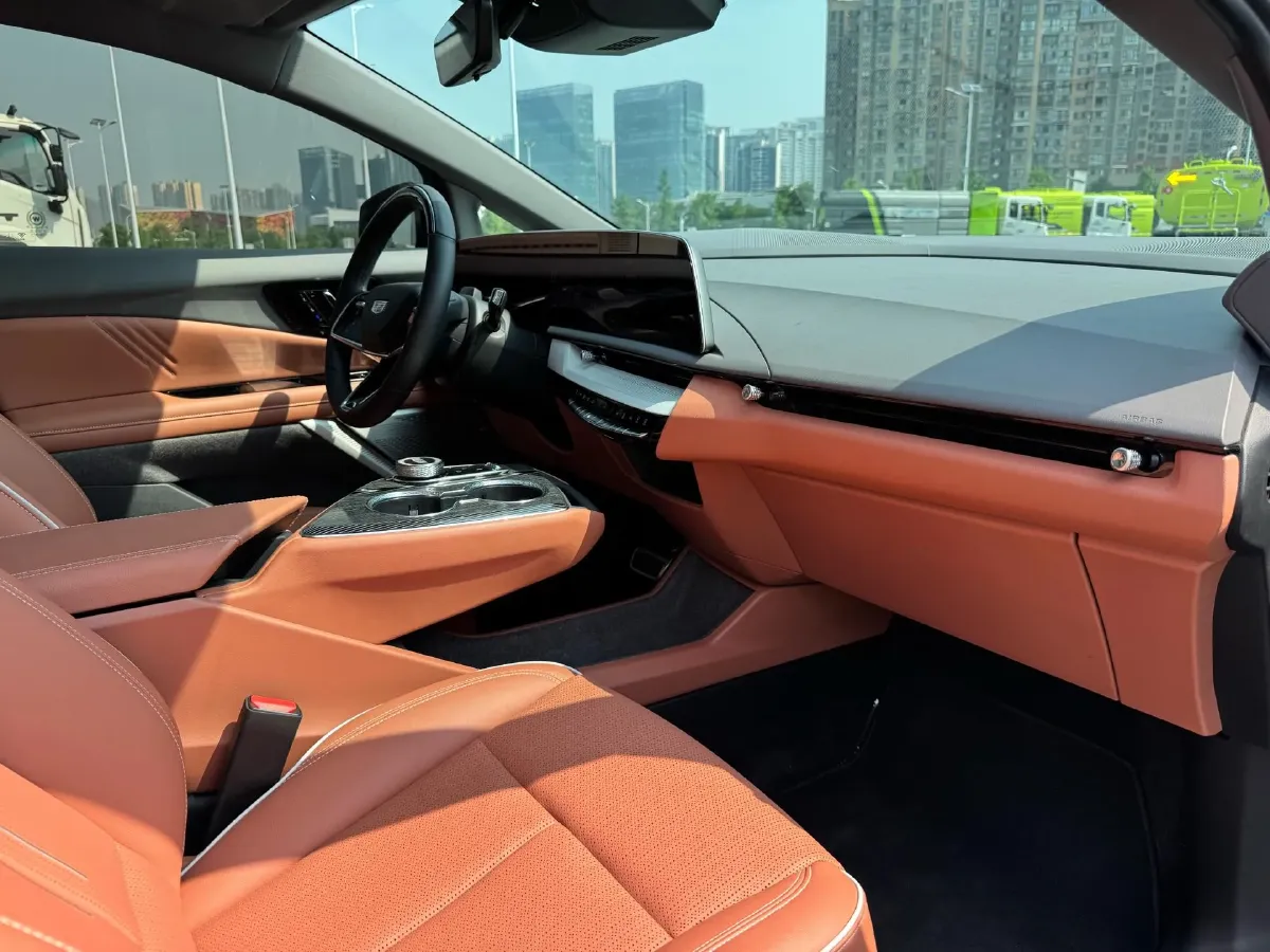 2024 Cadillac OPTIQ BEV 79.7KWH,autocango,china used car exporter,china ev exporter,chinese used car exporter,chinese used ev exporter