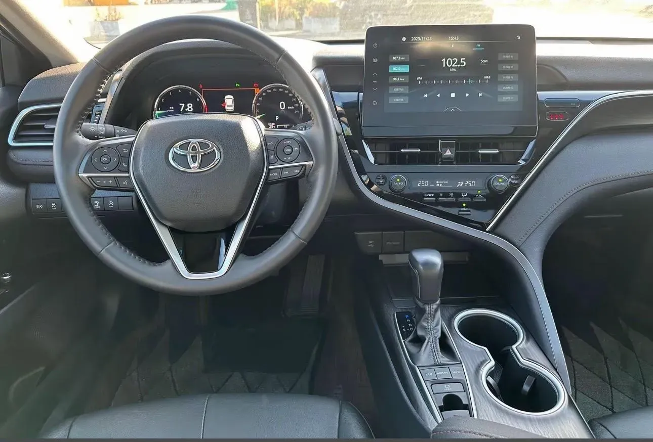 2021 Toyota Camry 2.5L 209HP L4 8AT,autocango,china used car exporter,china ev exporter,chinese used car exporter,chinese used ev exporter