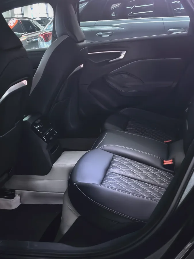 2026 Audi A5L 2.0T 204HP L4 7DCT,autocango,china used car exporter,china ev exporter,chinese used car exporter,chinese used ev exporter