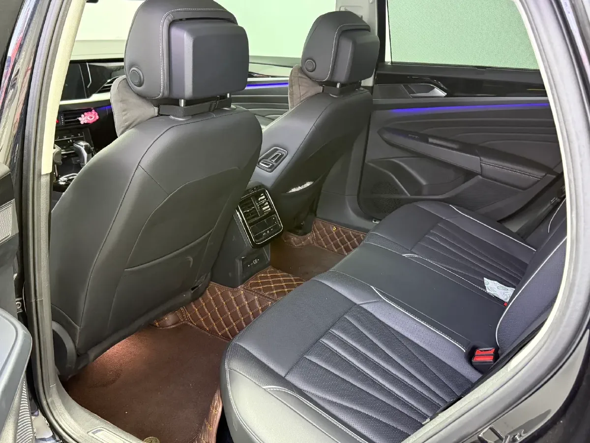 2024 Volkswagen Passat 2.0T 220HP L4 7DCT,autocango,china used car exporter,china ev exporter,chinese used car exporter,chinese used ev exporter