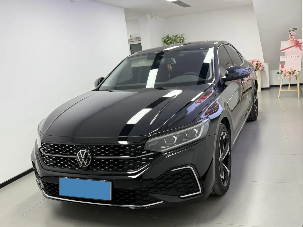 2024 Volkswagen Passat 2.0T 220HP L4 7DCT,autocango,china used car exporter,china ev exporter,chinese used car exporter,chinese used ev exporter