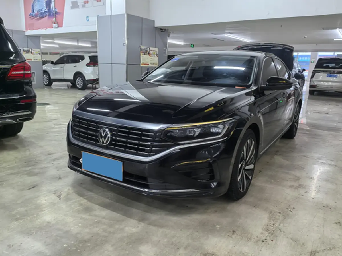 2023 Volkswagen Passat 2.0T 186HP L4 7DCT