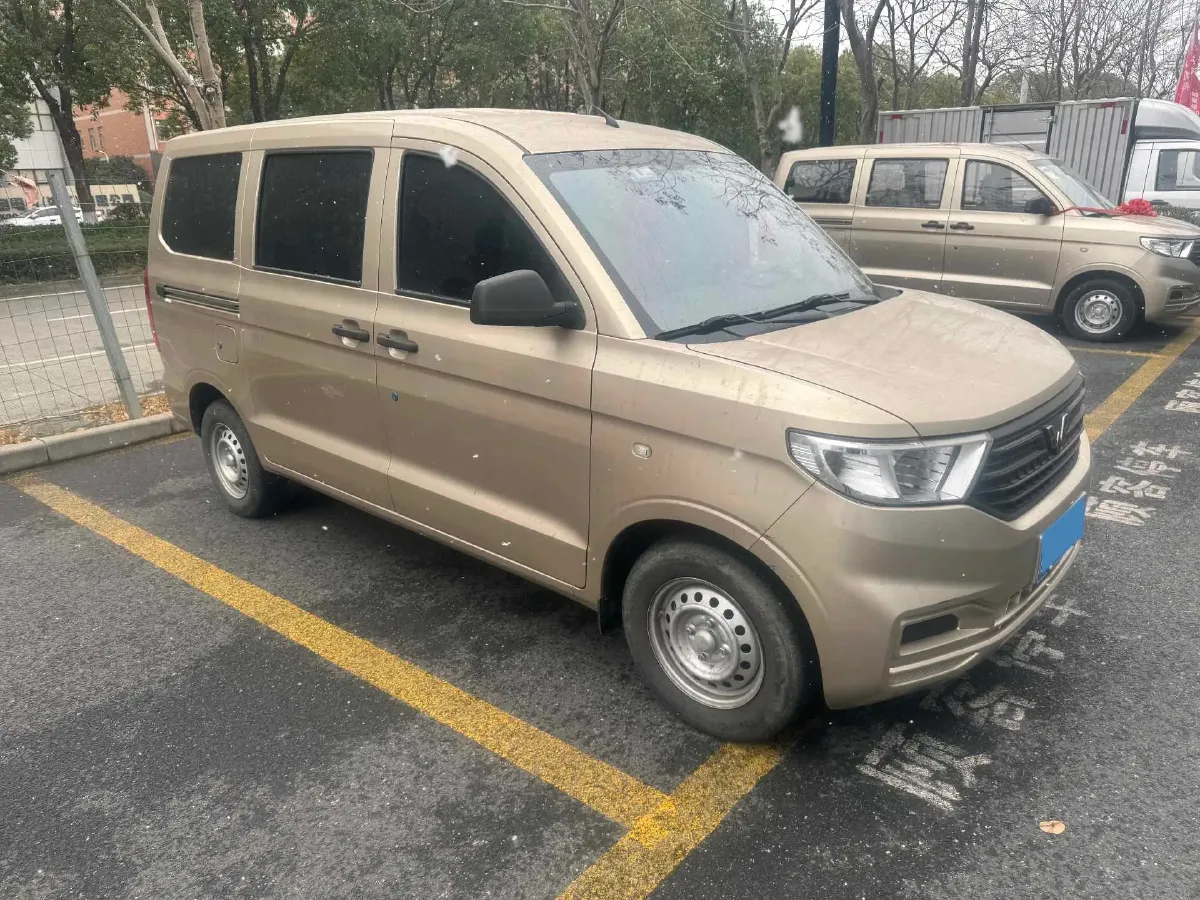 2021 WuLing HongGuang V 1.5L 99HP L4 6MT,autocango,china used car exporter,china ev exporter,chinese used car exporter,chinese used ev exporter