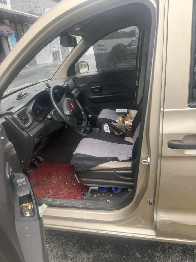 2021 WuLing HongGuang V 1.5L 99HP L4 6MT,autocango,china used car exporter,china ev exporter,chinese used car exporter,chinese used ev exporter