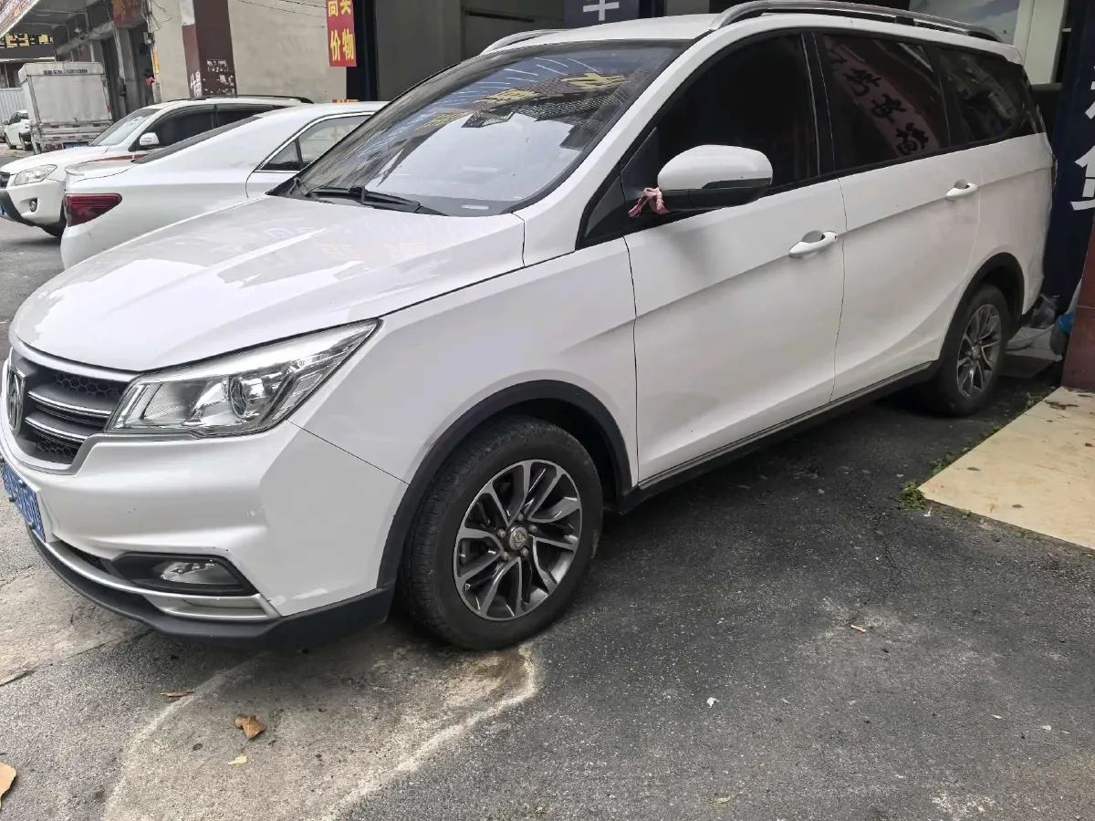 2019 BaoJun 730 1.5L 112HP L4 6MT,autocango,china used car exporter,china ev exporter,chinese used car exporter,chinese used ev exporter
