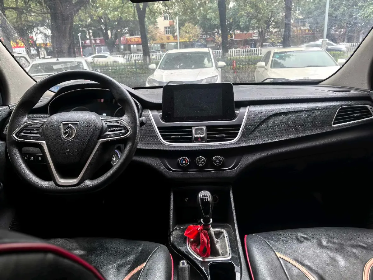 2019 BaoJun 730 1.5L 112HP L4 6MT,autocango,china used car exporter,china ev exporter,chinese used car exporter,chinese used ev exporter