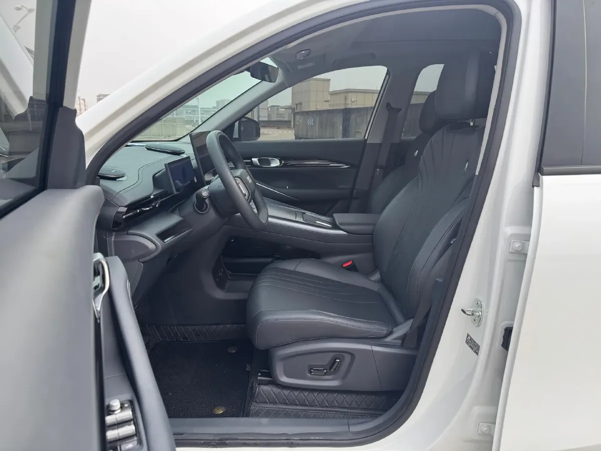 2024 Geely Emgrand L HiP 1.5T 181HP L4 3DHT PHEV 15.5KWH,autocango,china used car exporter,china ev exporter,chinese used car exporter,chinese used ev exporter