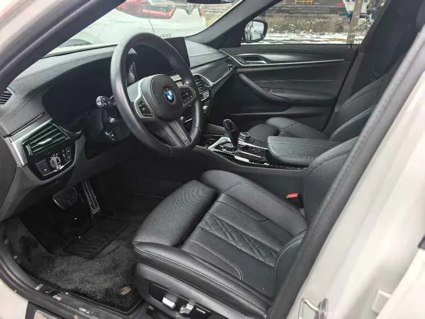 2022 BMW 5 Series 2.0T 184HP L4 8AT,autocango,china used car exporter,china ev exporter,chinese used car exporter,chinese used ev exporter