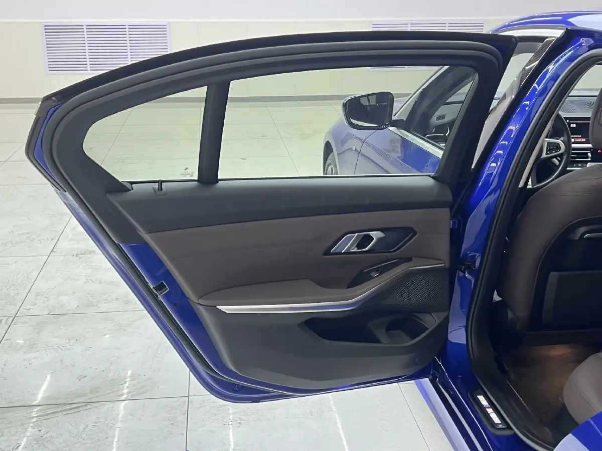 2021 BMW 3 Series 2.0T 156HP L4 8AT,autocango,china used car exporter,china ev exporter,chinese used car exporter,chinese used ev exporter