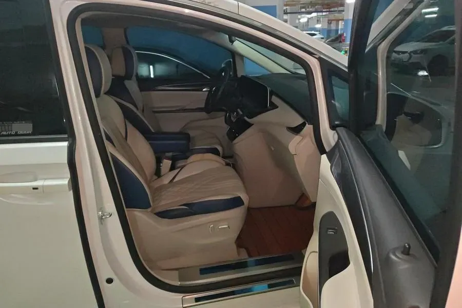2021 Buick GL8 2.0T 237HP L4 9AT,autocango,china used car exporter,china ev exporter,chinese used car exporter,chinese used ev exporter
