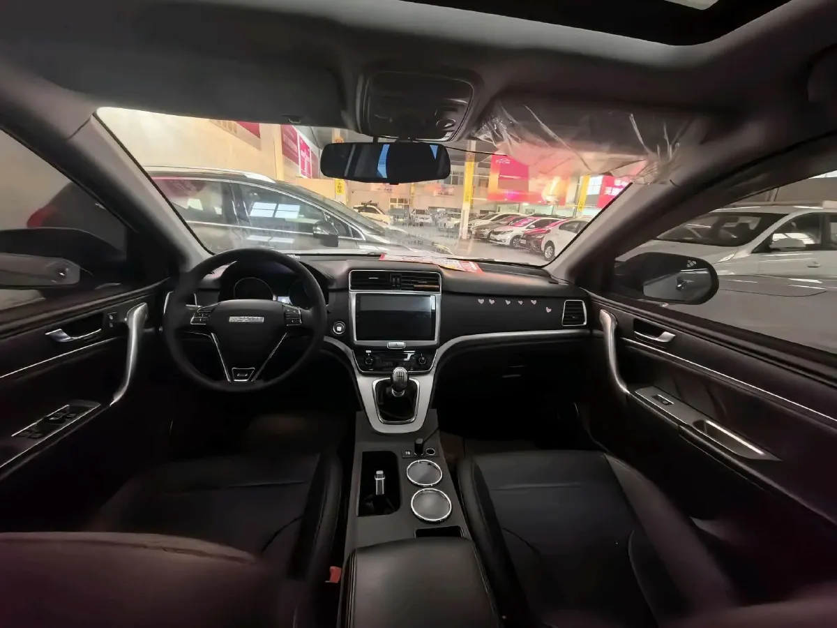 2019 Haval M6 1.5T 150HP L4 6MT,autocango,china used car exporter,china ev exporter,chinese used car exporter,chinese used ev exporter