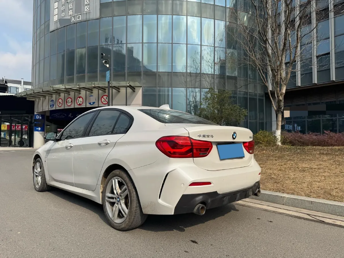 2022 BMW 1 Series 1.5T 140HP L3 7DCT,autocango,china used car exporter,china ev exporter,chinese used car exporter,chinese used ev exporter