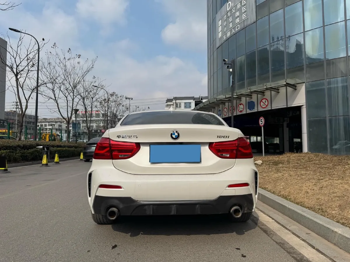 2022 BMW 1 Series 1.5T 140HP L3 7DCT,autocango,china used car exporter,china ev exporter,chinese used car exporter,chinese used ev exporter