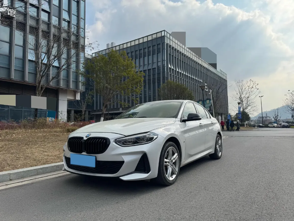 2022 BMW 1 Series 1.5T 140HP L3 7DCT,autocango,china used car exporter,china ev exporter,chinese used car exporter,chinese used ev exporter