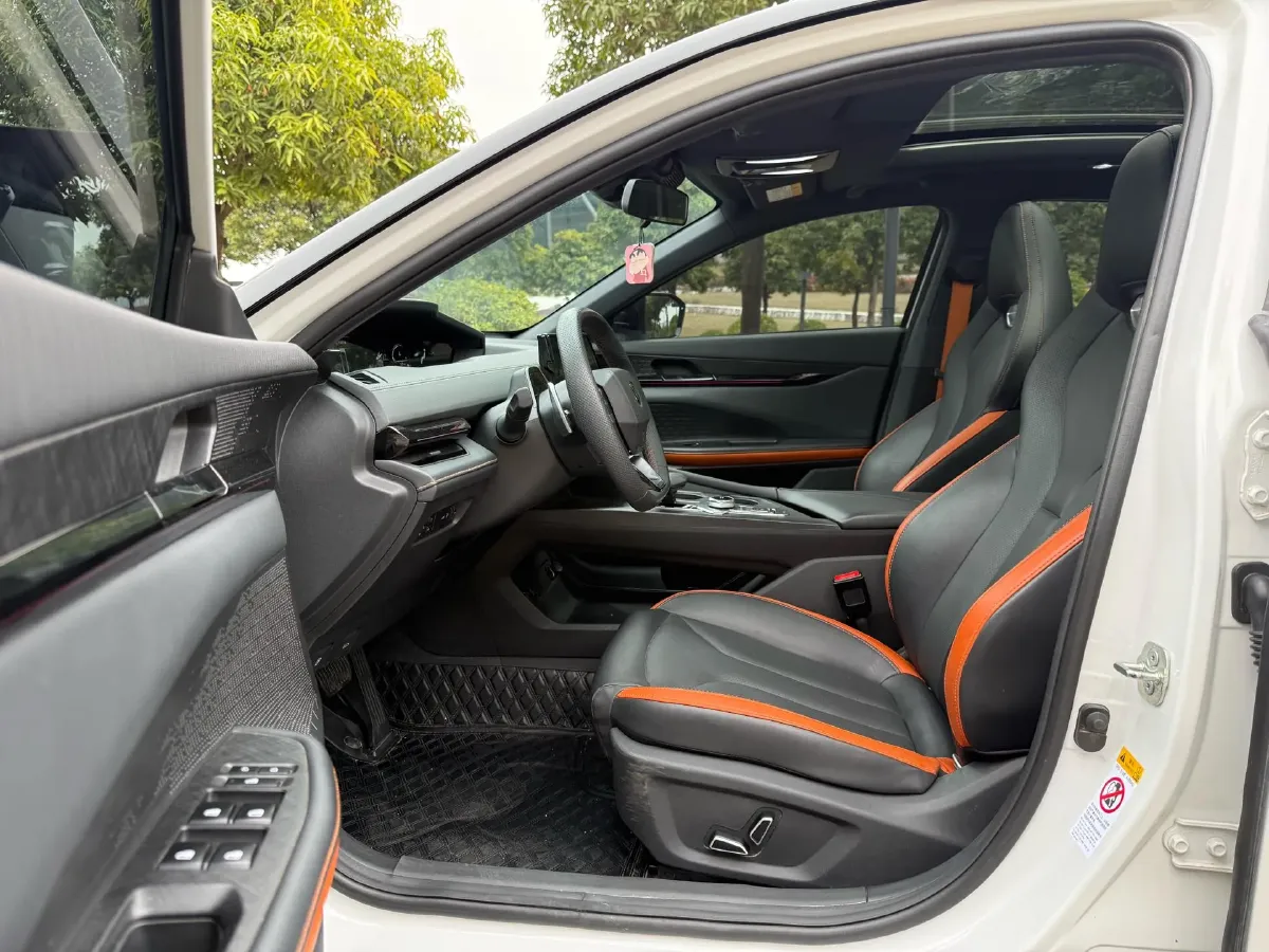 2023 ChangAn UNI-V 1.5T 188HP L4 7DCT,autocango,china used car exporter,china ev exporter,chinese used car exporter,chinese used ev exporter