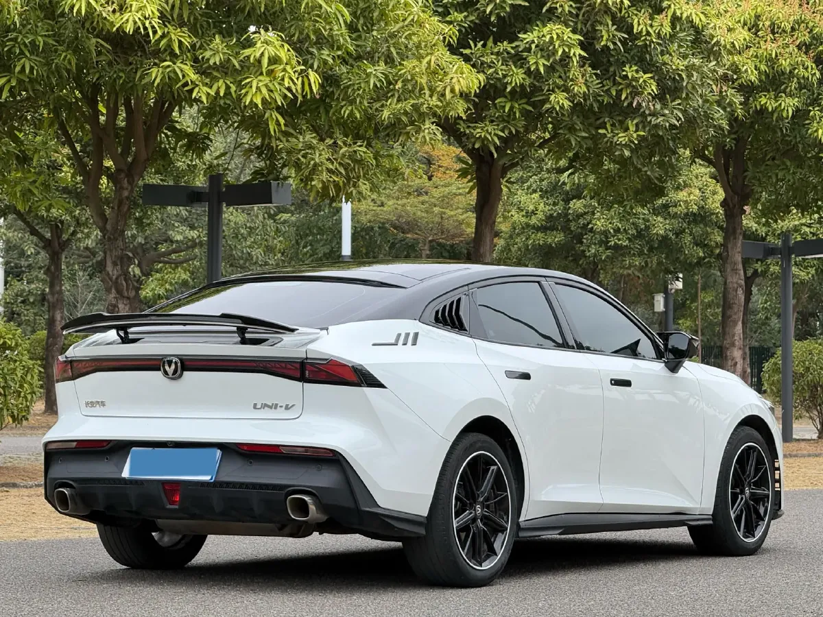 2023 ChangAn UNI-V 1.5T 188HP L4 7DCT,autocango,china used car exporter,china ev exporter,chinese used car exporter,chinese used ev exporter