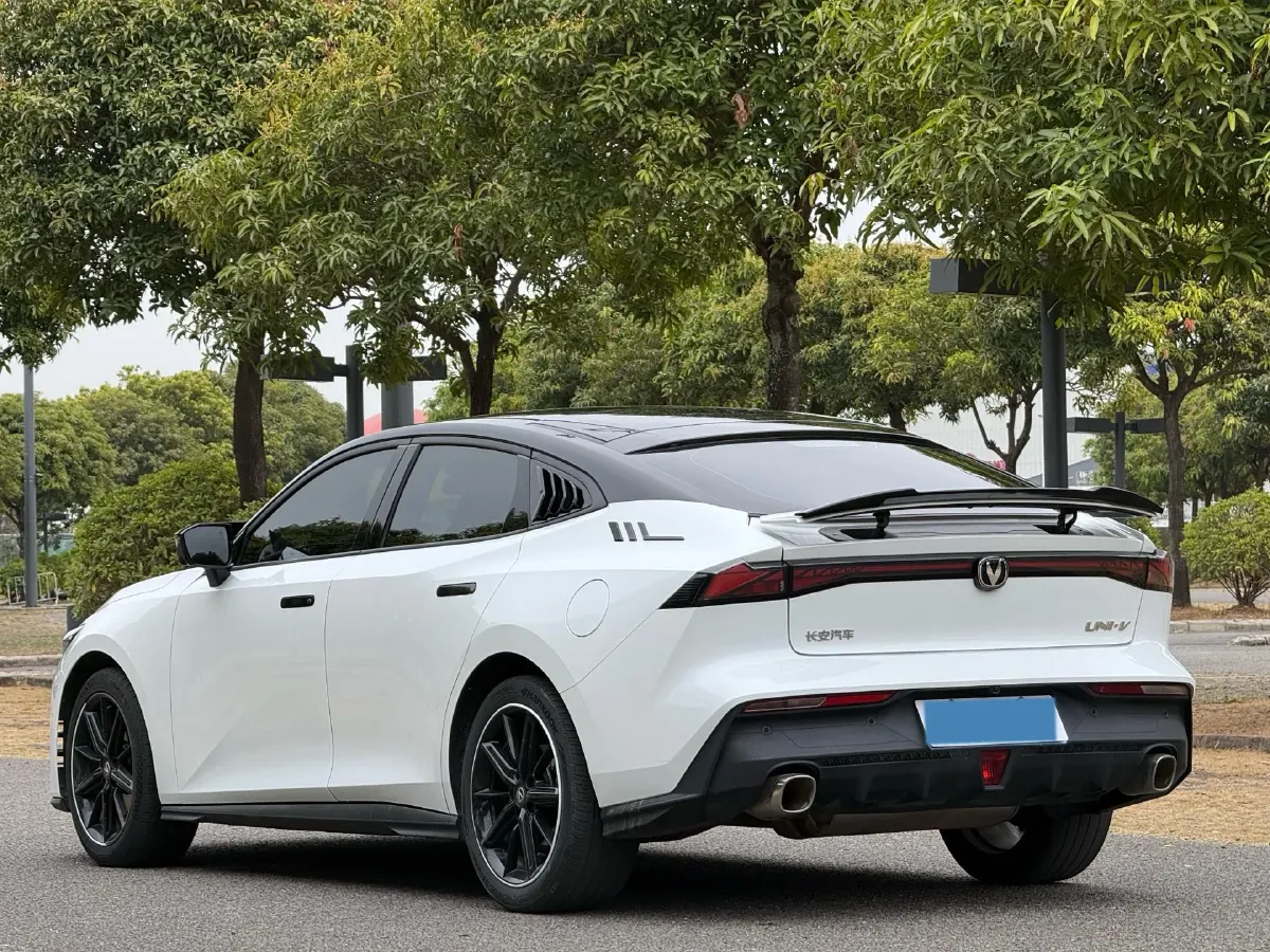 2023 ChangAn UNI-V 1.5T 188HP L4 7DCT,autocango,china used car exporter,china ev exporter,chinese used car exporter,chinese used ev exporter