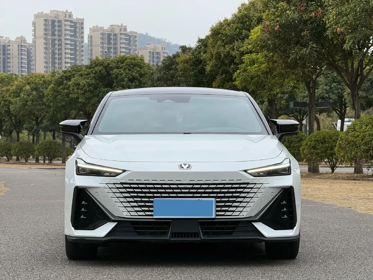 2023 ChangAn UNI-V 1.5T 188HP L4 7DCT,autocango,china used car exporter,china ev exporter,chinese used car exporter,chinese used ev exporter