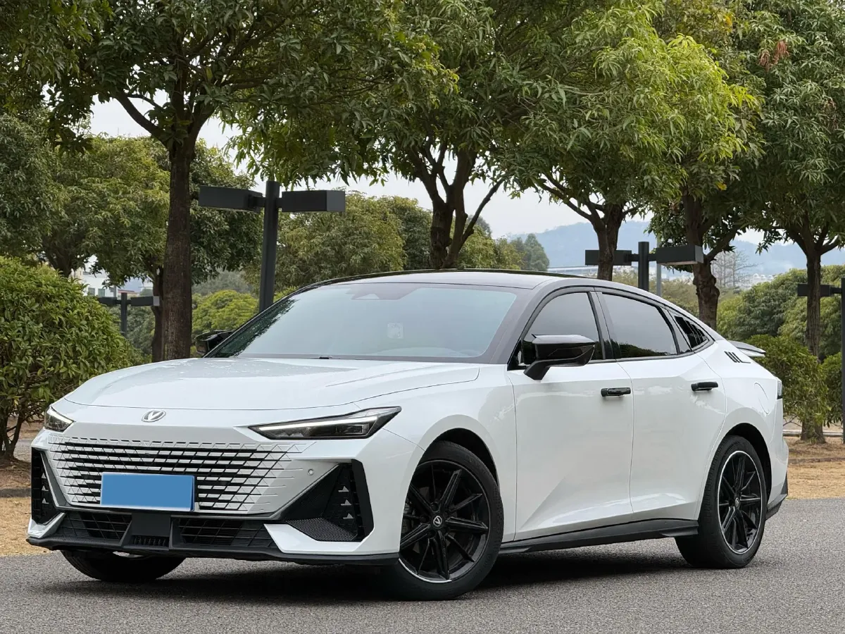 2023 ChangAn UNI-V 1.5T 188HP L4 7DCT,autocango,china used car exporter,china ev exporter,chinese used car exporter,chinese used ev exporter