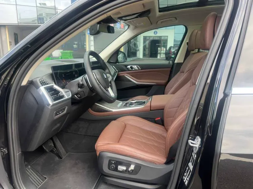 2023 BMW X7 3.0T 381HP L6 8AT,autocango,china used car exporter,china ev exporter,chinese used car exporter,chinese used ev exporter