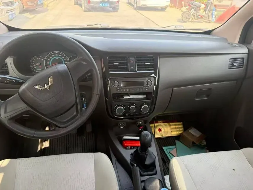 2019 WuLing RongGuang V 1.5L 99HP L4 6MT,autocango,china used car exporter,china ev exporter,chinese used car exporter,chinese used ev exporter