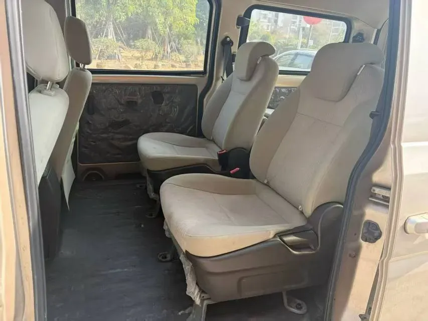 2019 WuLing RongGuang V 1.5L 99HP L4 6MT,autocango,china used car exporter,china ev exporter,chinese used car exporter,chinese used ev exporter