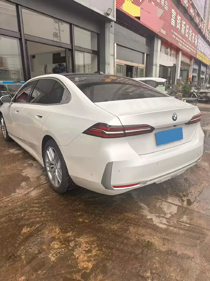 2024 BMW 5 Series 2.0T 190HP L4 8AT,autocango,china used car exporter,china ev exporter,chinese used car exporter,chinese used ev exporter