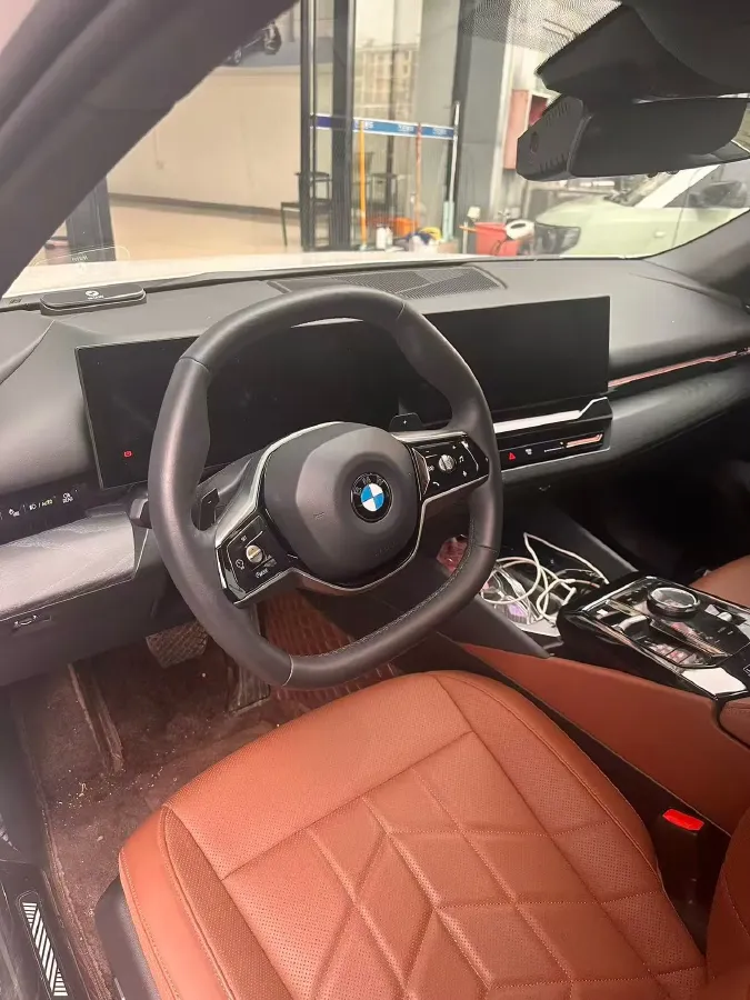 2024 BMW 5 Series 2.0T 190HP L4 8AT,autocango,china used car exporter,china ev exporter,chinese used car exporter,chinese used ev exporter