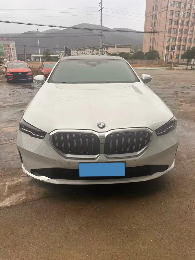 2024 BMW 5 Series 2.0T 190HP L4 8AT,autocango,china used car exporter,china ev exporter,chinese used car exporter,chinese used ev exporter