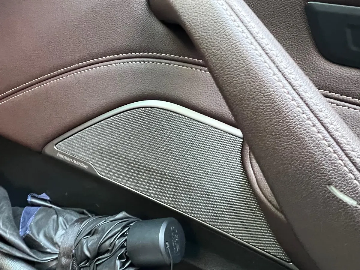 2022 BMW 5 Series 2.0T 252HP L4 8AT,autocango,china used car exporter,china ev exporter,chinese used car exporter,chinese used ev exporter