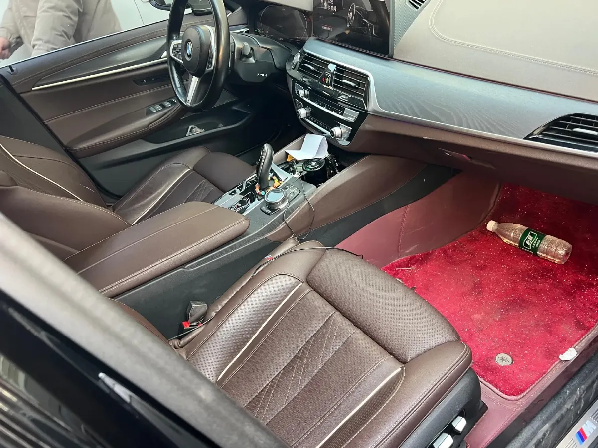 2022 BMW 5 Series 2.0T 252HP L4 8AT,autocango,china used car exporter,china ev exporter,chinese used car exporter,chinese used ev exporter