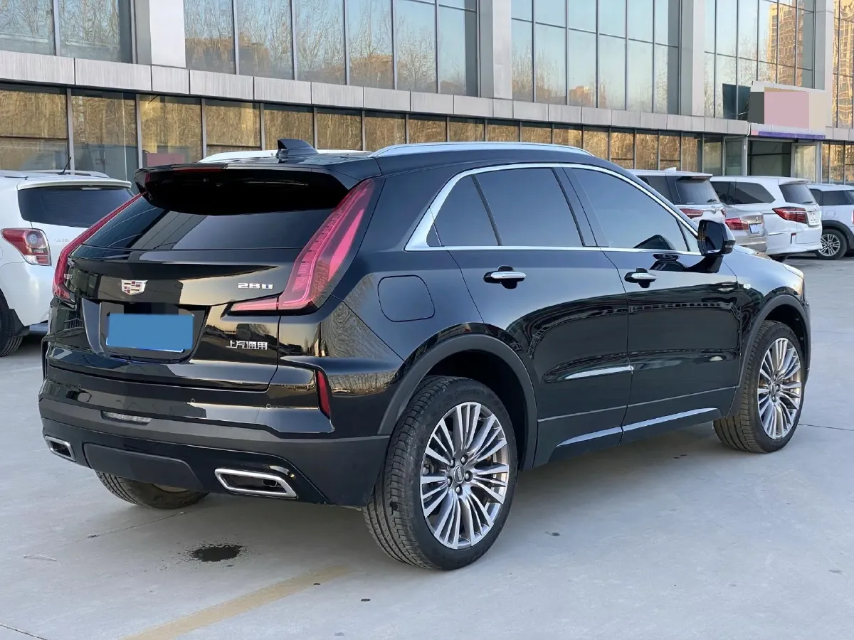 2024 Cadillac XT4 2.0T 237HP L4 9AT,autocango,china used car exporter,china ev exporter,chinese used car exporter,chinese used ev exporter