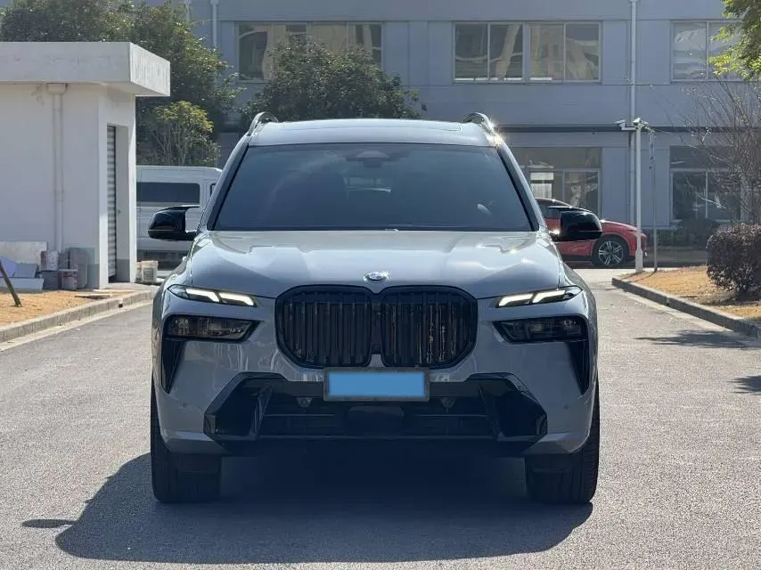 2023 BMW X7 3.0T 381HP L6 8AT,autocango,china used car exporter,china ev exporter,chinese used car exporter,chinese used ev exporter
