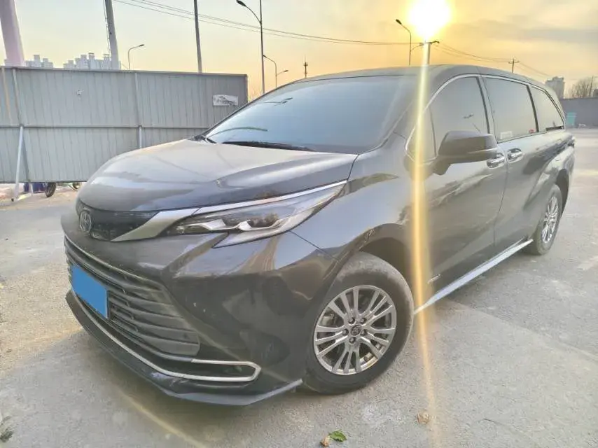 2021 Toyota Sienna 2.5L 192HP L4 E-CVT Hybrid