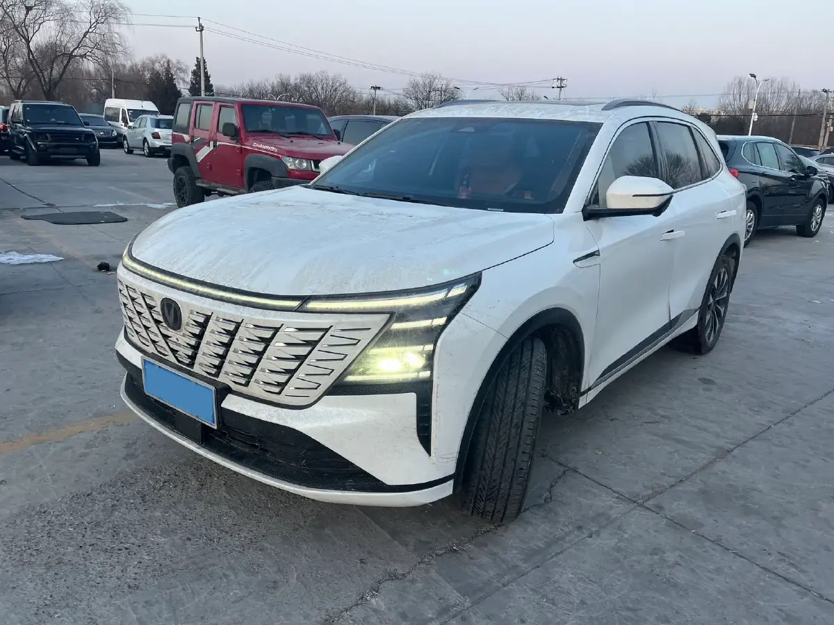 2025 ChangAn CS75 Plus 2.0T 233HP L4 8AT