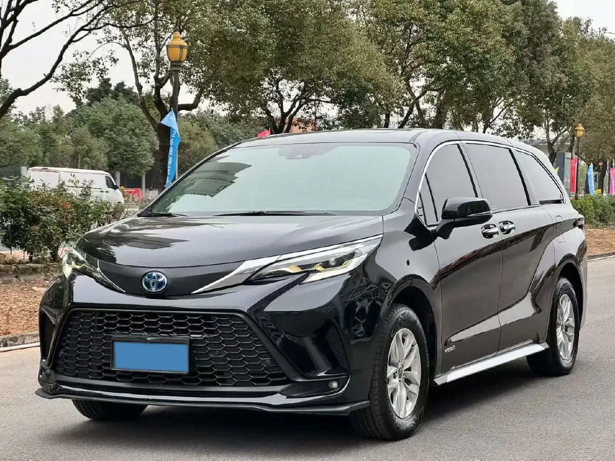 2023 Toyota Granvia 2.5L 189HP L4 E-CVT Hybrid