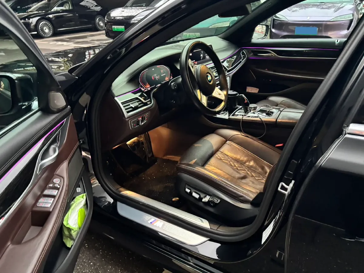 2021 BMW 7 Series 2.0T 265HP L4 8AT,autocango,china used car exporter,china ev exporter,chinese used car exporter,chinese used ev exporter