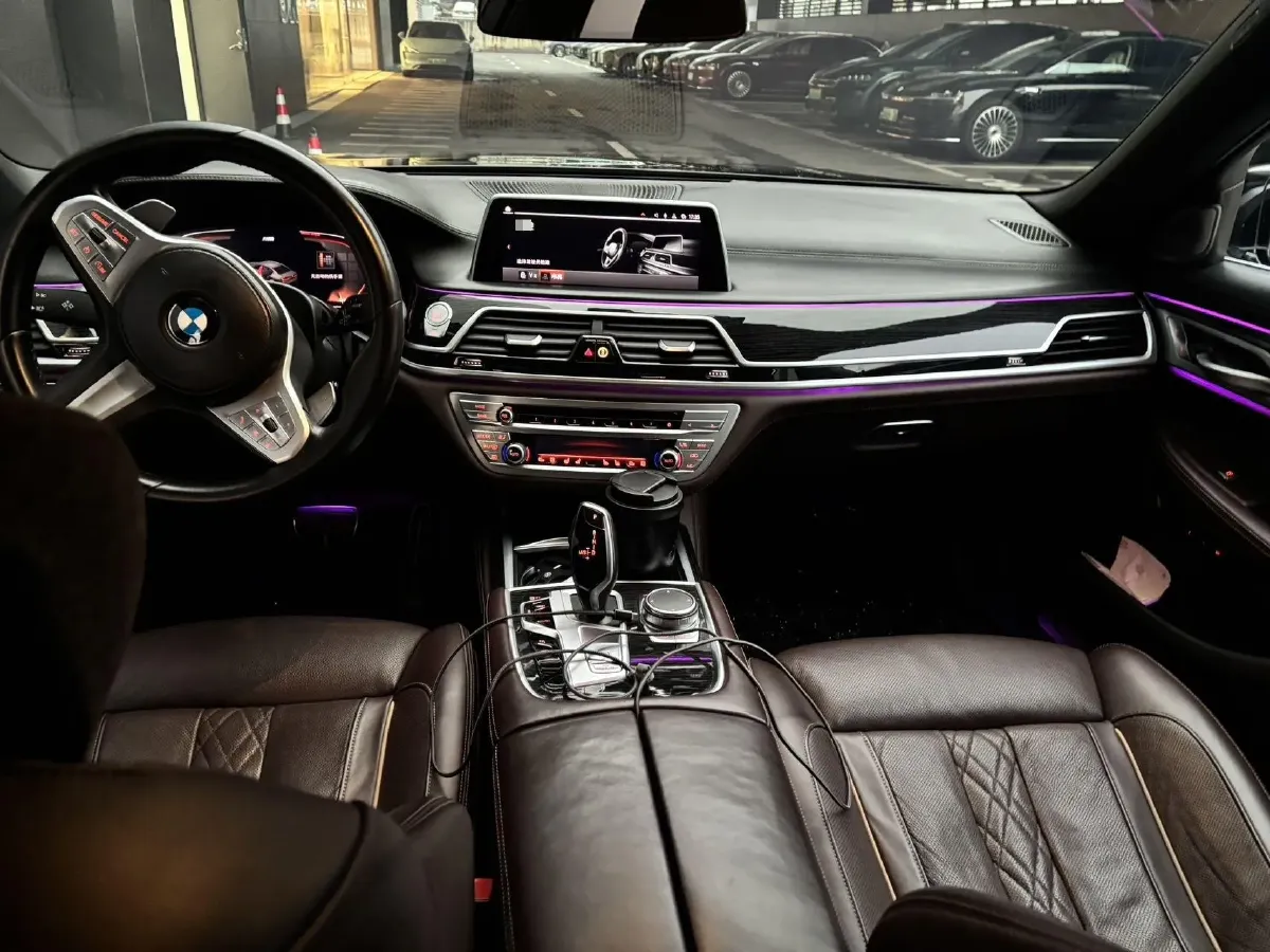 2021 BMW 7 Series 2.0T 265HP L4 8AT,autocango,china used car exporter,china ev exporter,chinese used car exporter,chinese used ev exporter