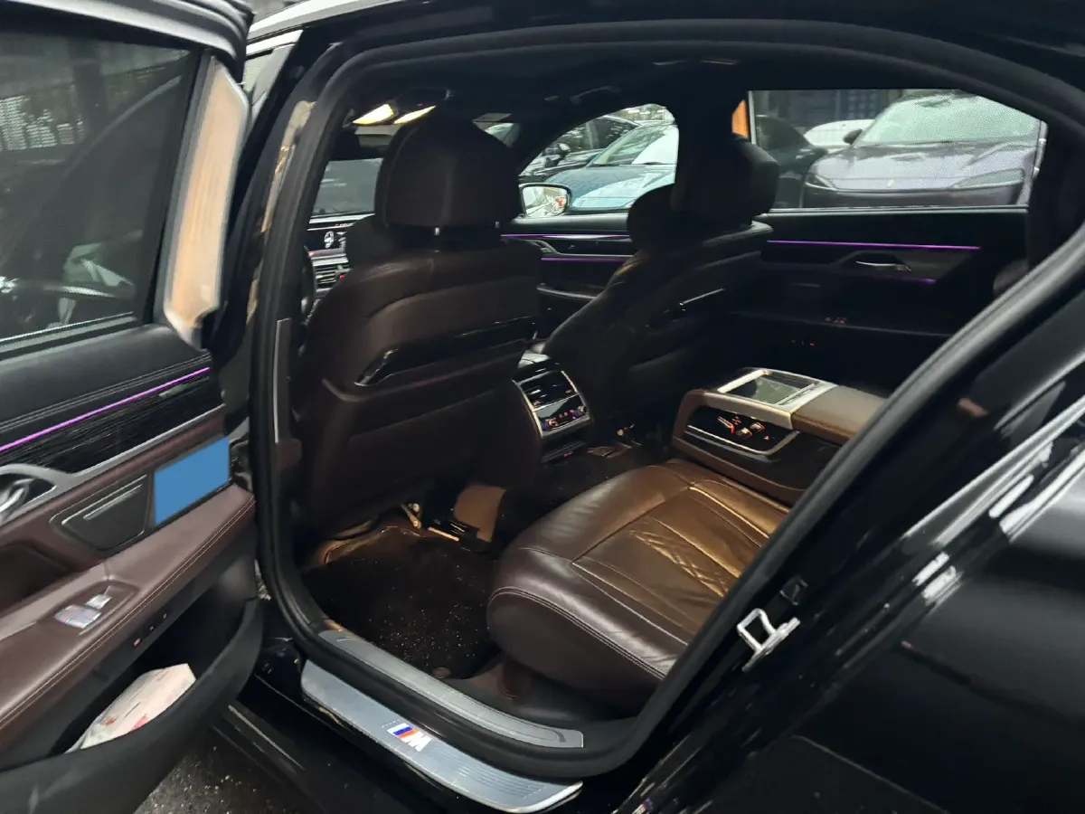 2021 BMW 7 Series 2.0T 265HP L4 8AT,autocango,china used car exporter,china ev exporter,chinese used car exporter,chinese used ev exporter