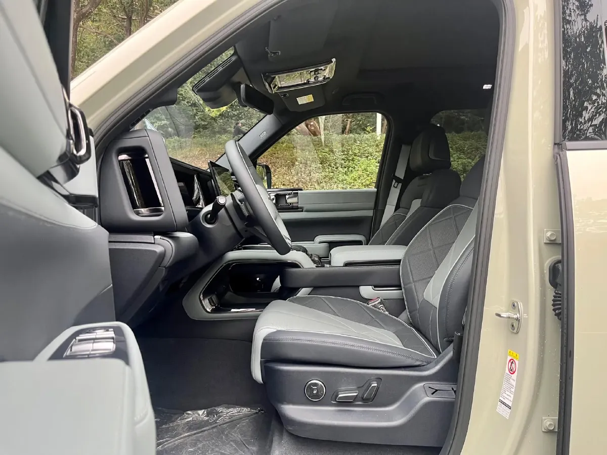 2025 FangChengBao Bao 5 1.5T 194HP L4 E-CVT PHEV 31.8KWH,autocango,china used car exporter,china ev exporter,chinese used car exporter,chinese used ev exporter