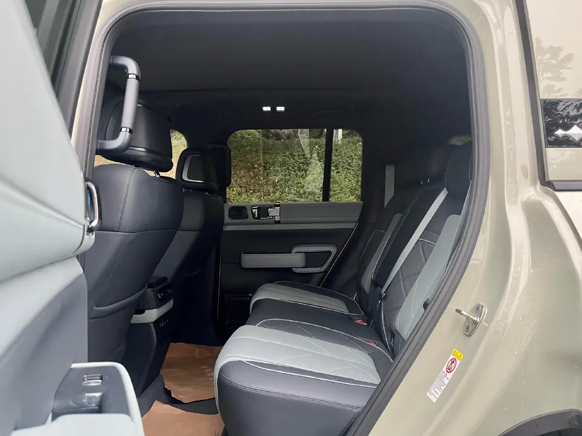 2025 FangChengBao Bao 5 1.5T 194HP L4 E-CVT PHEV 31.8KWH,autocango,china used car exporter,china ev exporter,chinese used car exporter,chinese used ev exporter