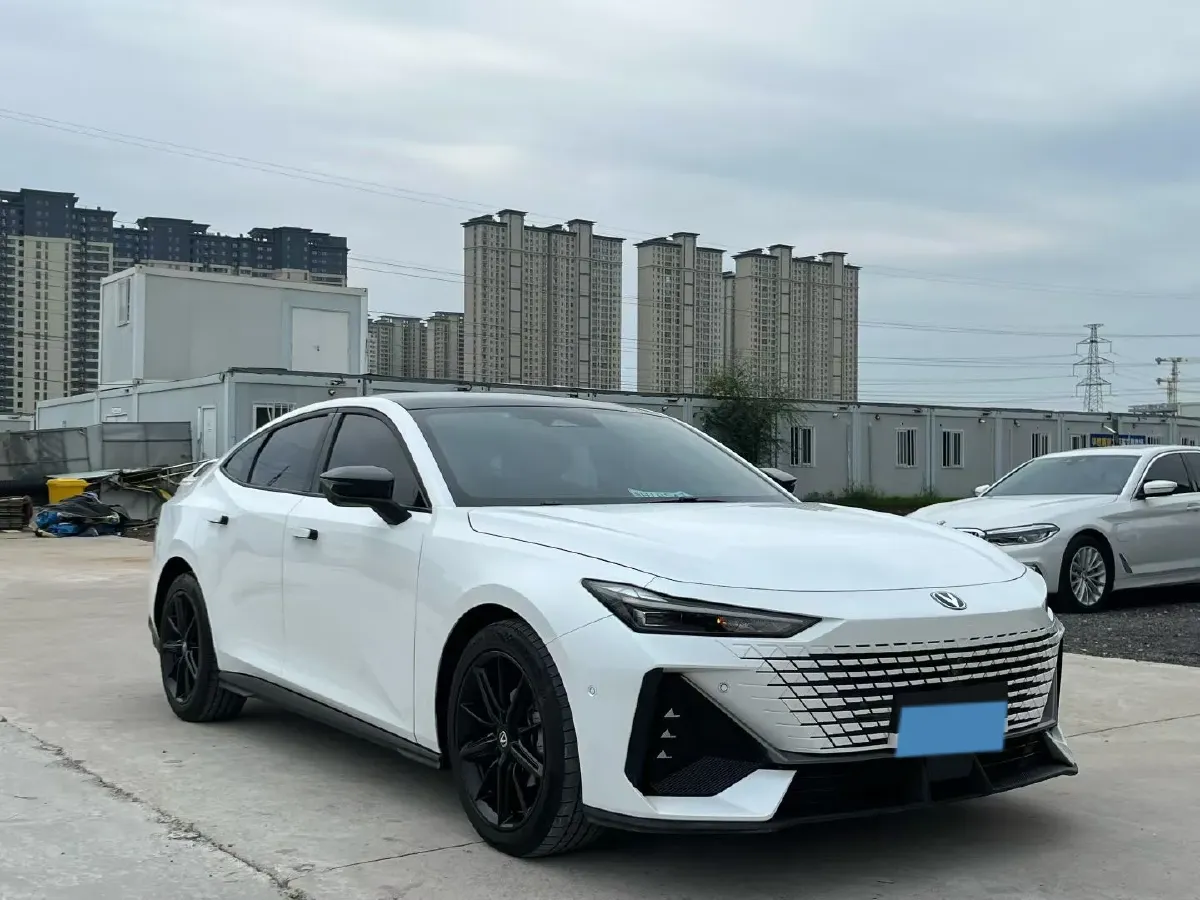 2022 ChangAn UNI-V 1.5T 188HP L4 7DCT,autocango,china used car exporter,china ev exporter,chinese used car exporter,chinese used ev exporter